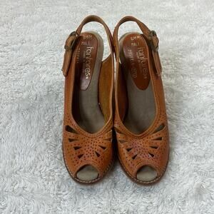 Vintage 70s Fanfares leather and suede peep toe wedge heels in Malt, size 6.5